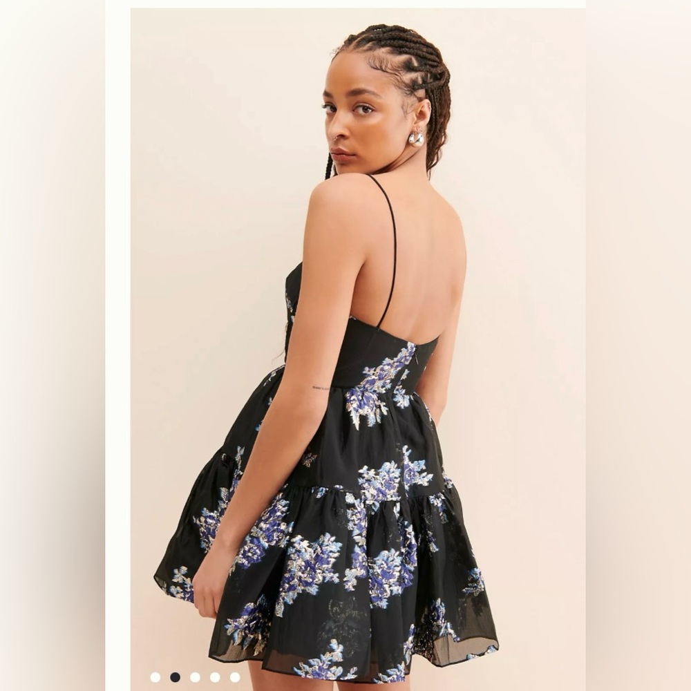 ML Monique Lhuillier Floral Metallic Mini Dress
ML Monique Lhuillier NWOT